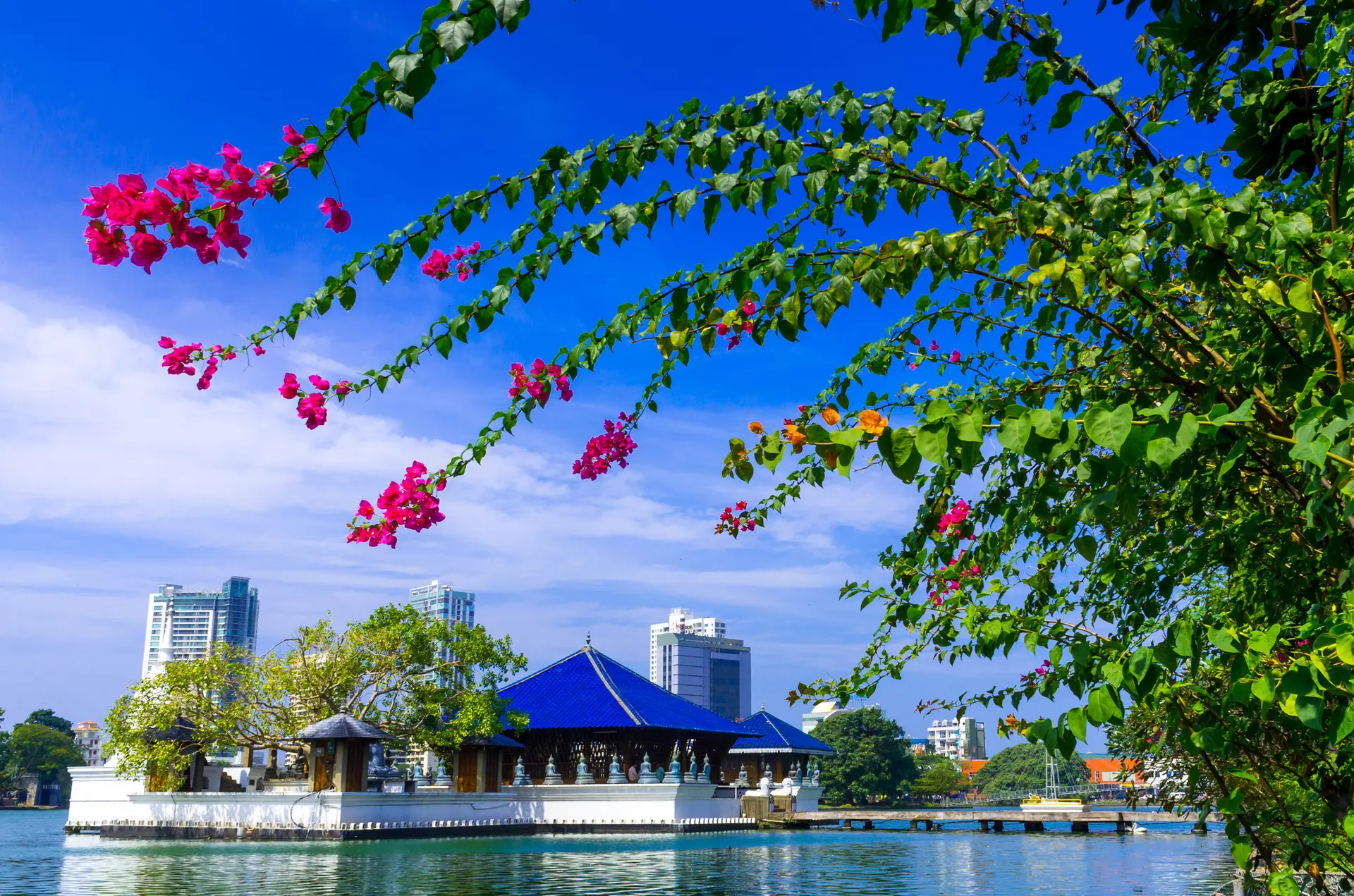 Seema Malaka, Beira Lake